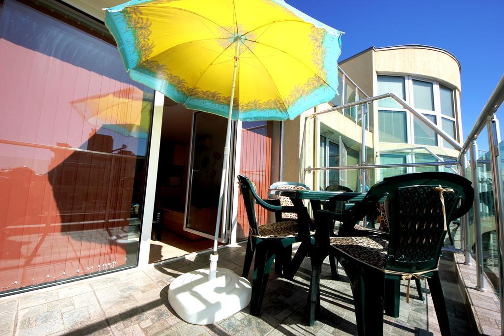 Julia Family - Menada Apartments Sunny Beach Oda fotoğraf